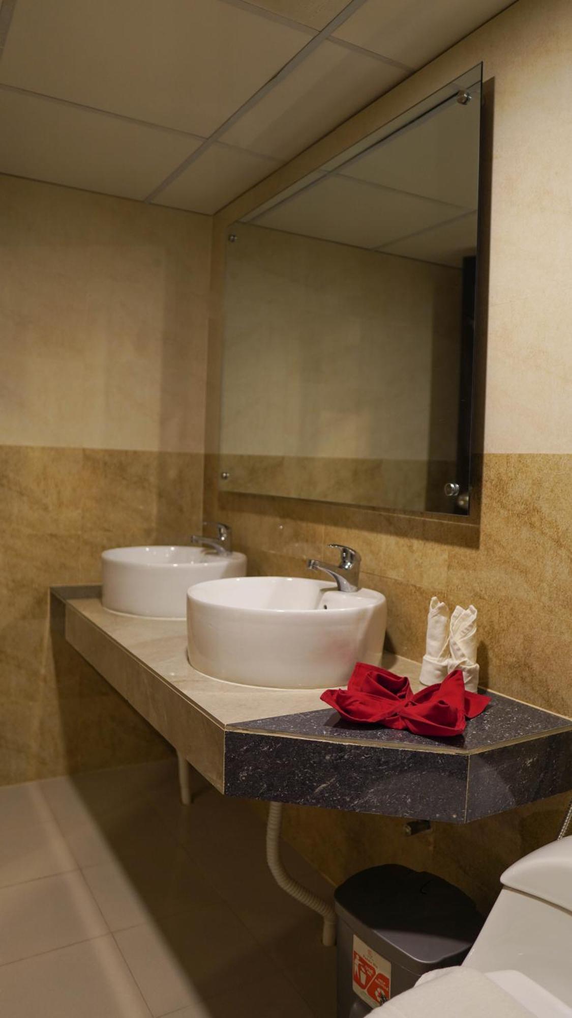 Grand Vistana Hotel ธากา ภายนอก รูปภาพ